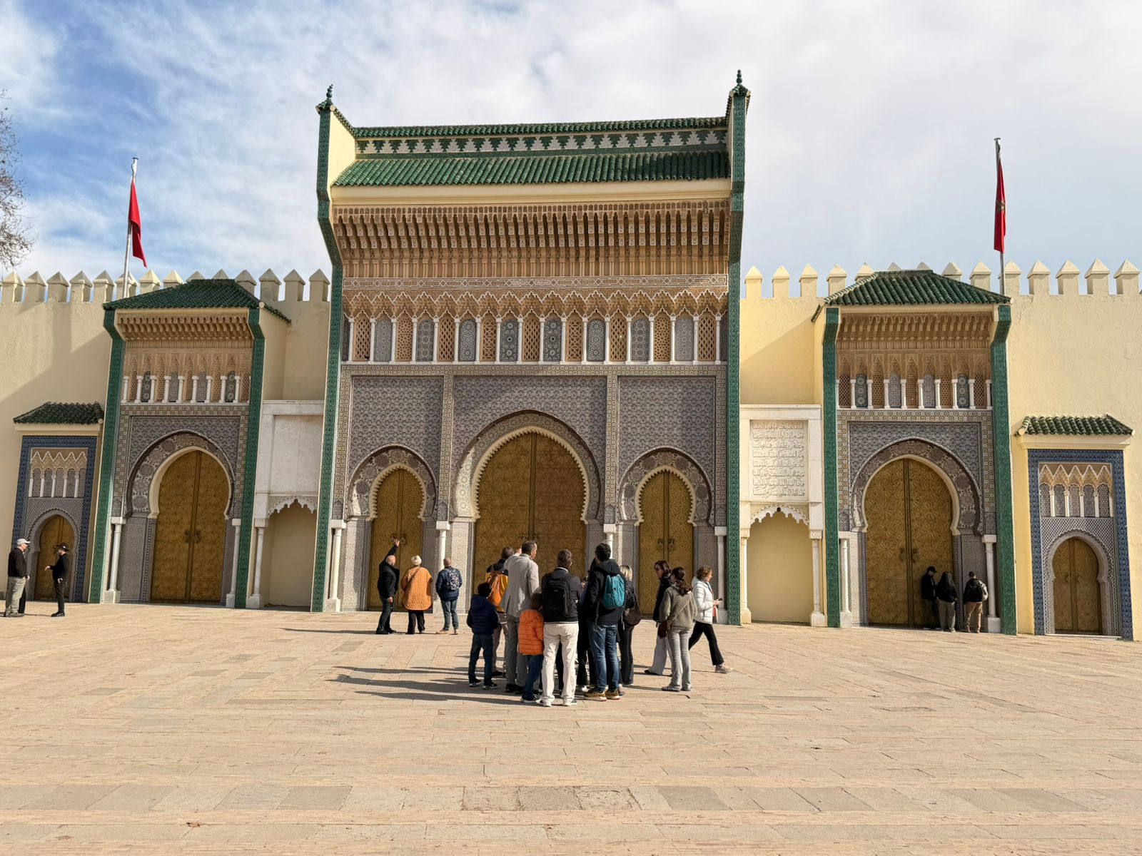 Palasttore in Fes mit Touristenführung